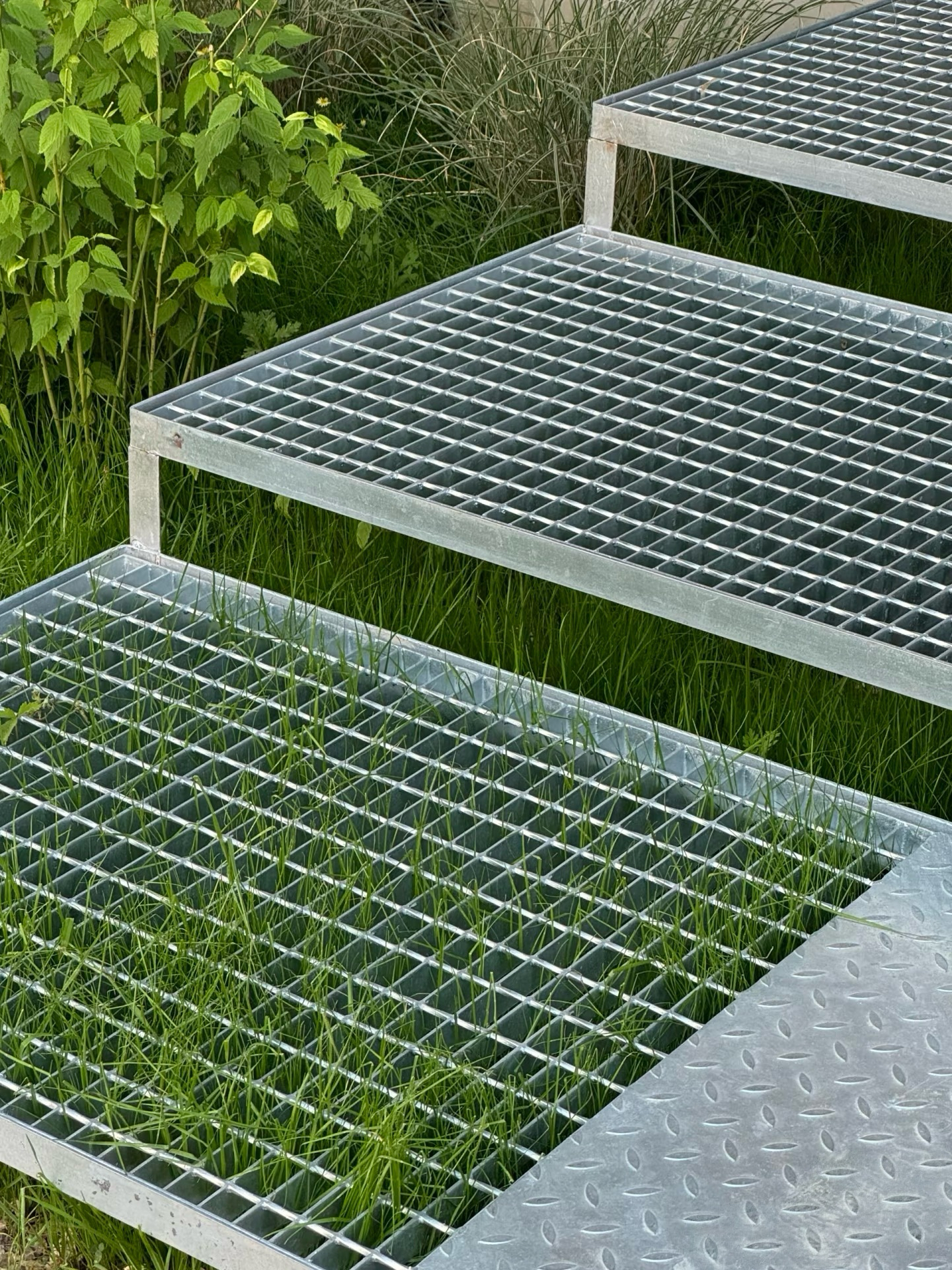 Hot Dipped Galvanized Steel Grating, Anti-Corrosion Galvanized Walkway Bar Grating, Custom Size Floor Drain Grating Factory OEM ODM